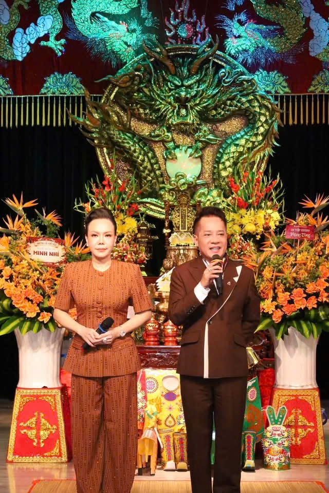  NSƯT Minh Nhí bất ngờ đổi phong cách, đầy phong độ với suit lịch lãm cúng Giỗ Tổ 2026