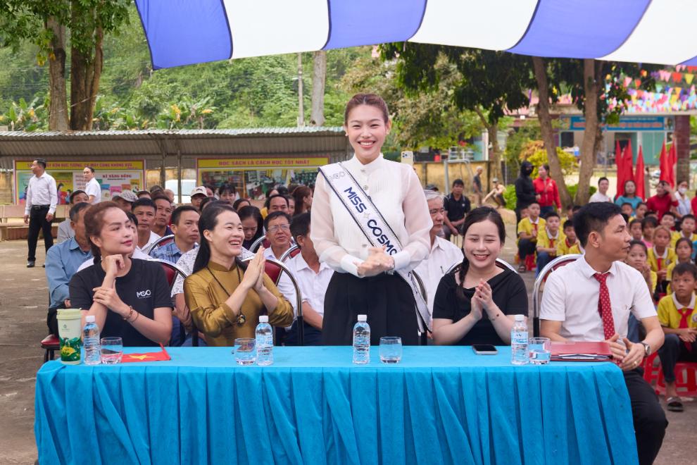 Miss Cosmo Vietnam 2026 Đỗ Cẩm Ly 3 Miss Cosmo Vietnam 2026   Đỗ Cẩm Ly trao 100 suất học bổng và quà tặng tại quê nhà