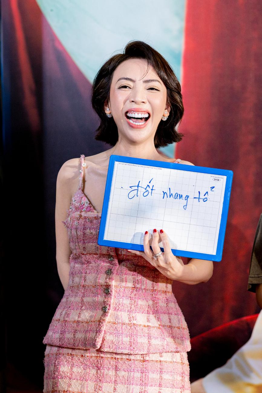 Tiến Luật ngọt ngào hôn Thu Trang 5 Tiến Luật ngọt ngào hôn Thu Trang, khẳng định “điều đúng đắn nhất là cưới em”