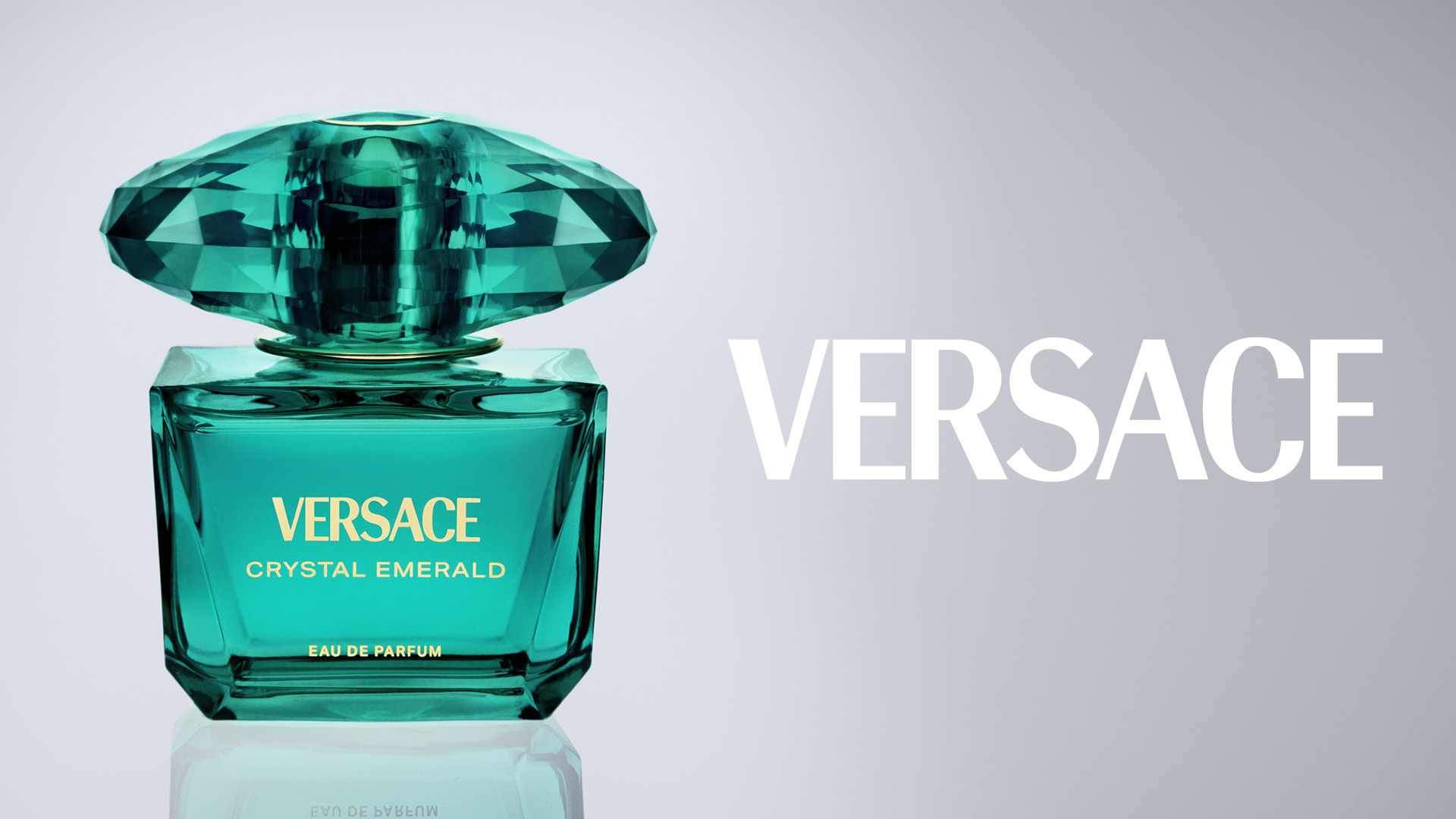 Versace Crystal Emerald 1 Versace Crystal Emerald: Kiệt tác hương thơm mới đánh thức khí chất nữ quyền