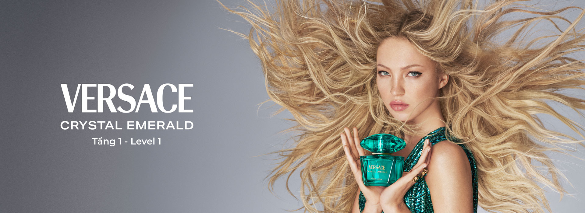 Versace Crystal Emerald 2 Versace Crystal Emerald: Kiệt tác hương thơm mới đánh thức khí chất nữ quyền