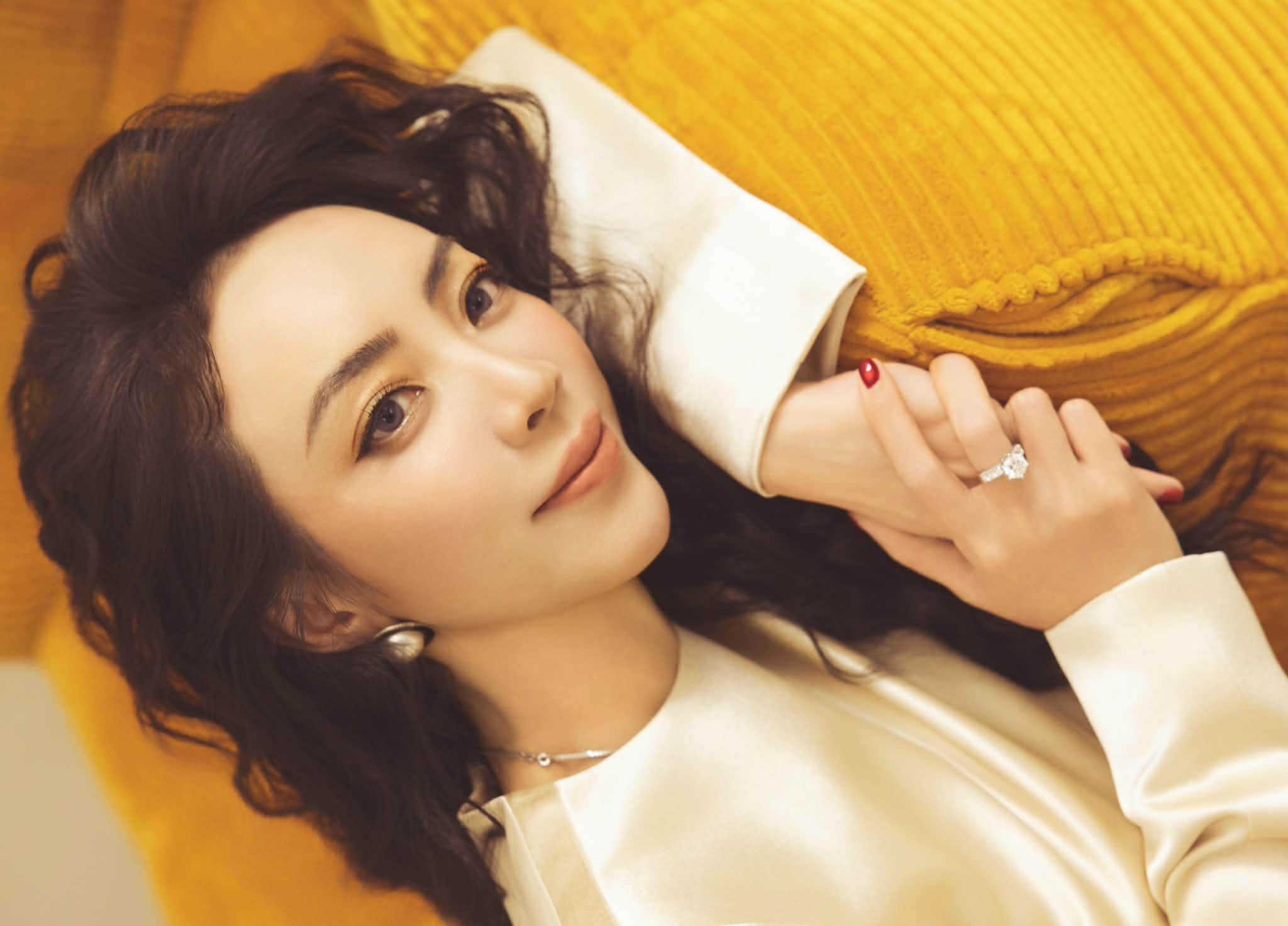  Thu Trang đón tuổi mới với bộ ảnh chất lừ, hé lộ thông tin đặc biệt về “Chị Mười Ba”