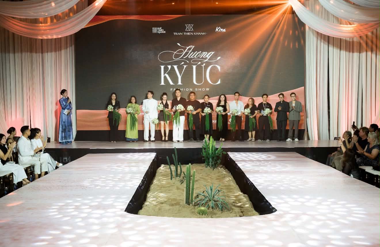  NTK Trần Thiện Khánh mở màn show áo dài Hương ký ức tại Huế