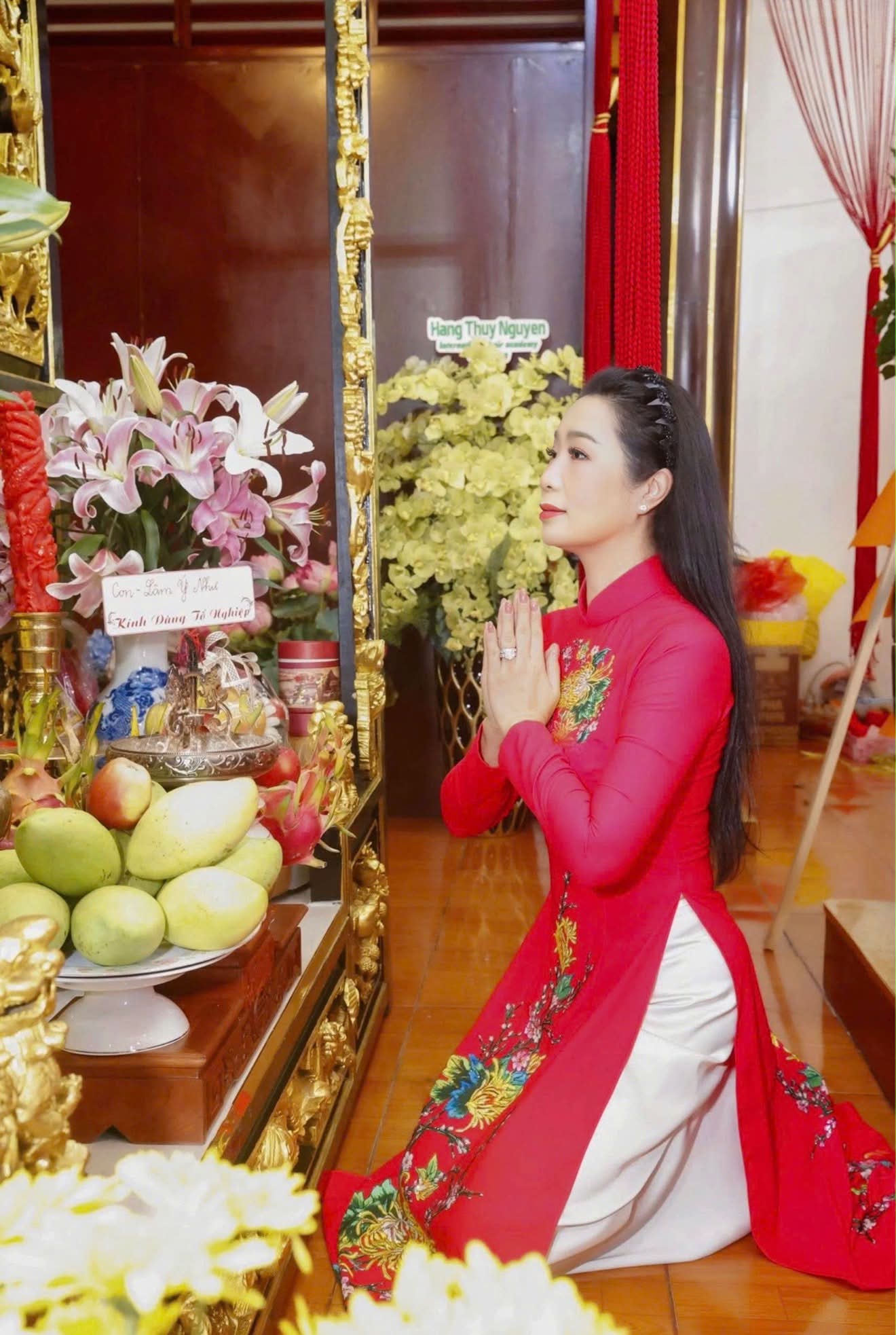  NSND Trịnh Kim Chi hội ngộ đồng nghiệp ngày giỗ Tổ sân khấu