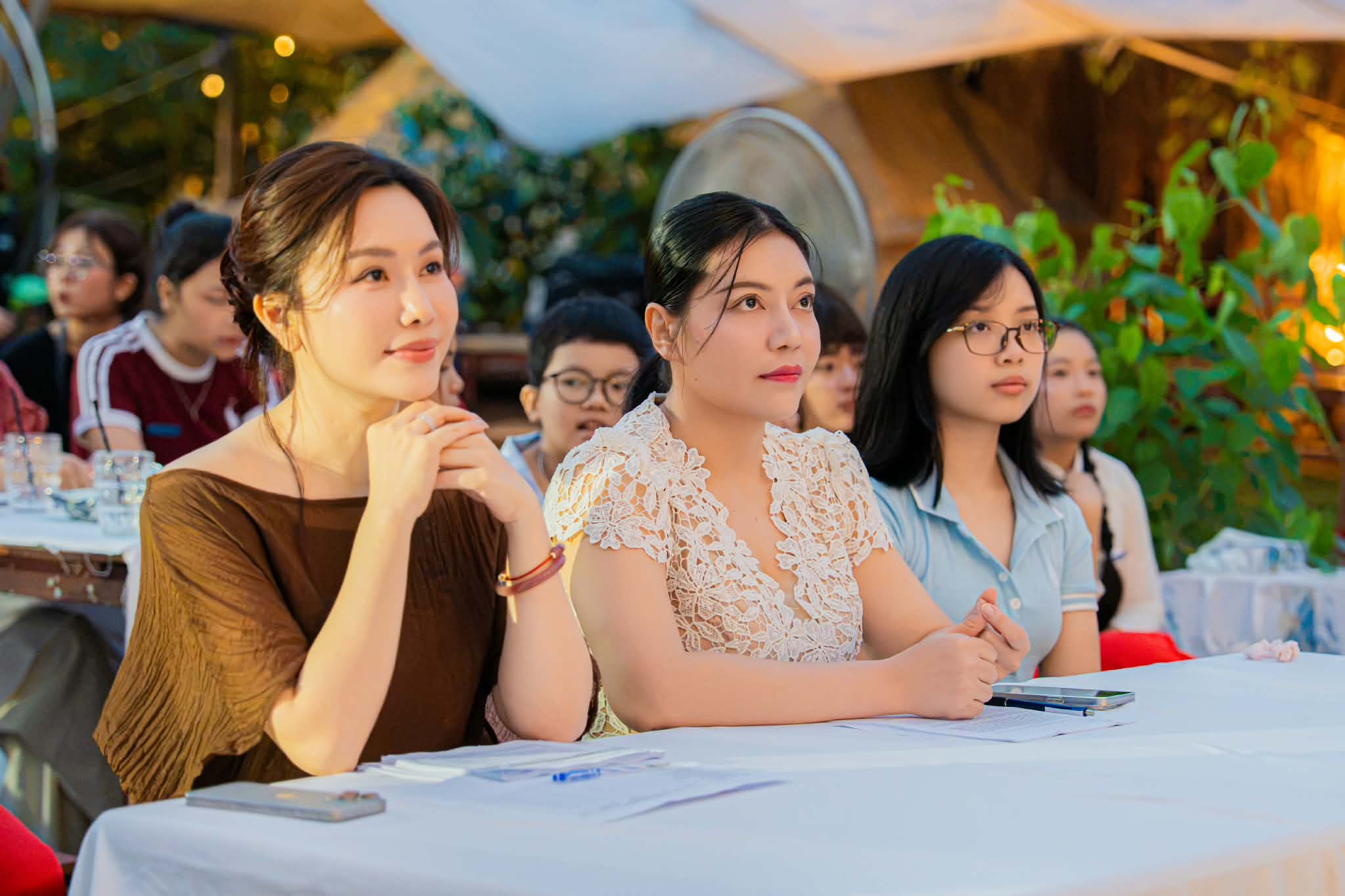  MC Anh Thơ tổ chức lễ tốt nghiệp đặc biệt nhân dịp Trung thu cho 17 bệnh nhi