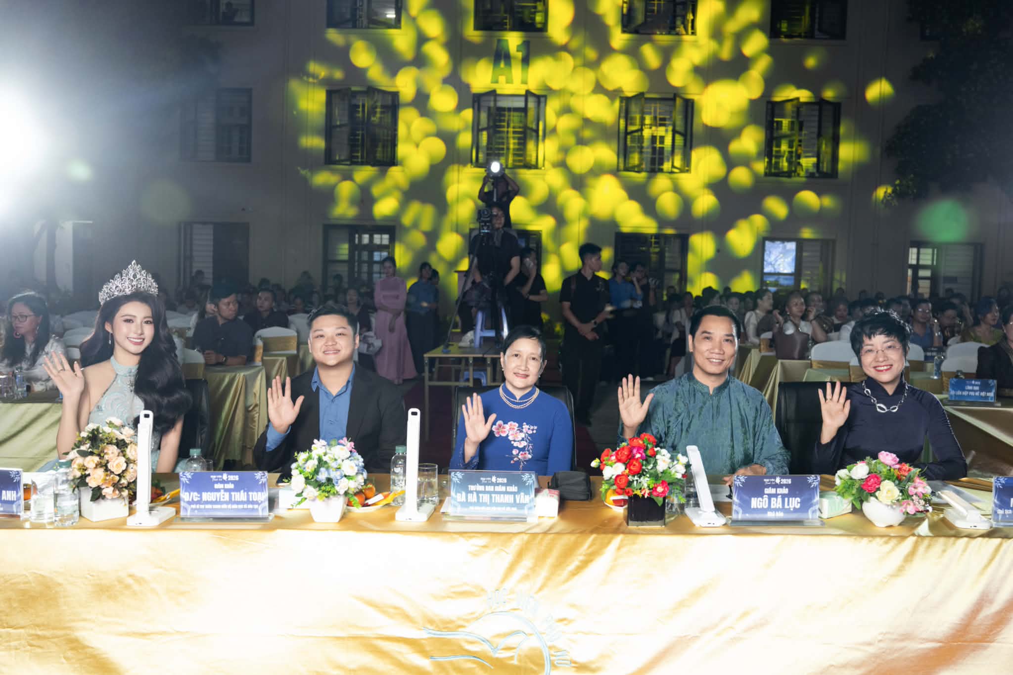  Hoa hậu Ngô Thị Trâm Anh tìm ra người kế nhiệm tại Chung kết Sinh viên Thanh lịch 2026